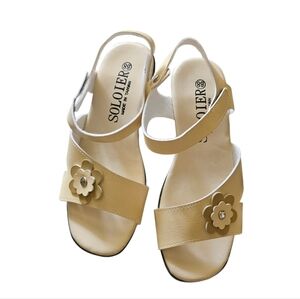 Soloier Womens Sandals Cream Velcro Shoes Spring Floral Size 6/6.5 Made Taiwan